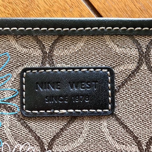 Nine West wristlet - Picture 2 of 4